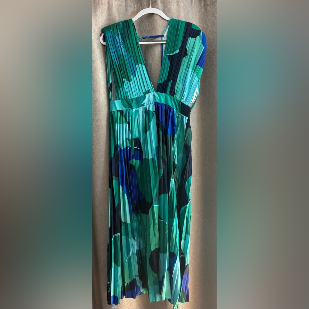 Elegant Green and Blue Pleated Dress